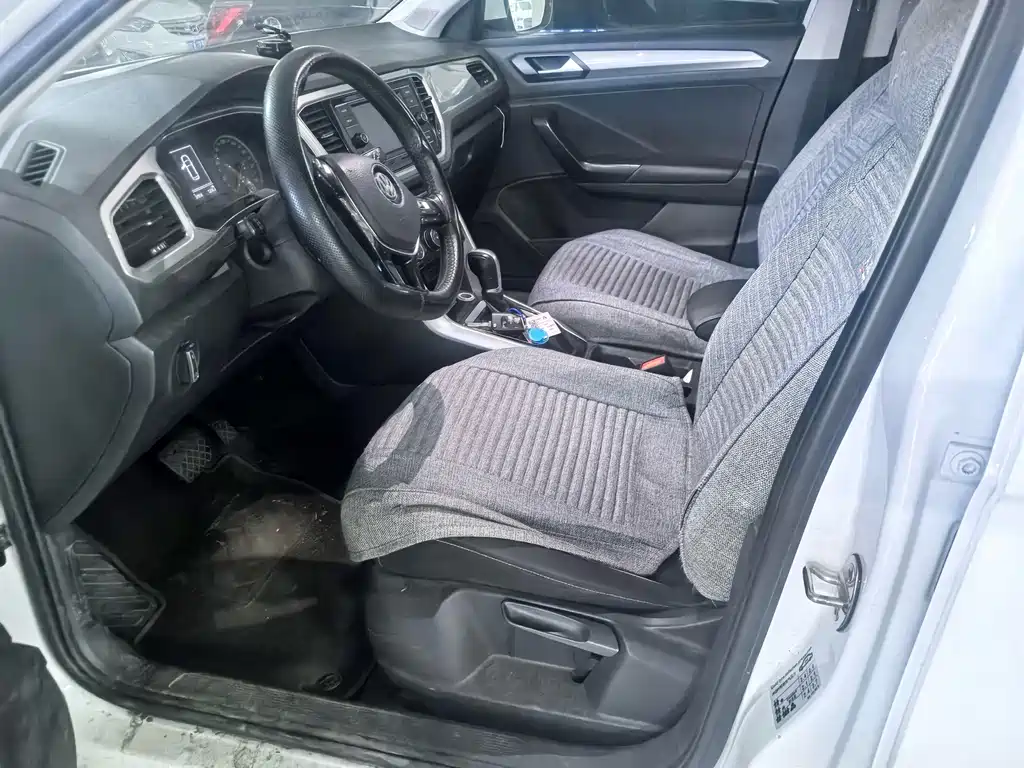 Volkswagen T-Roc — миниатюра 3
