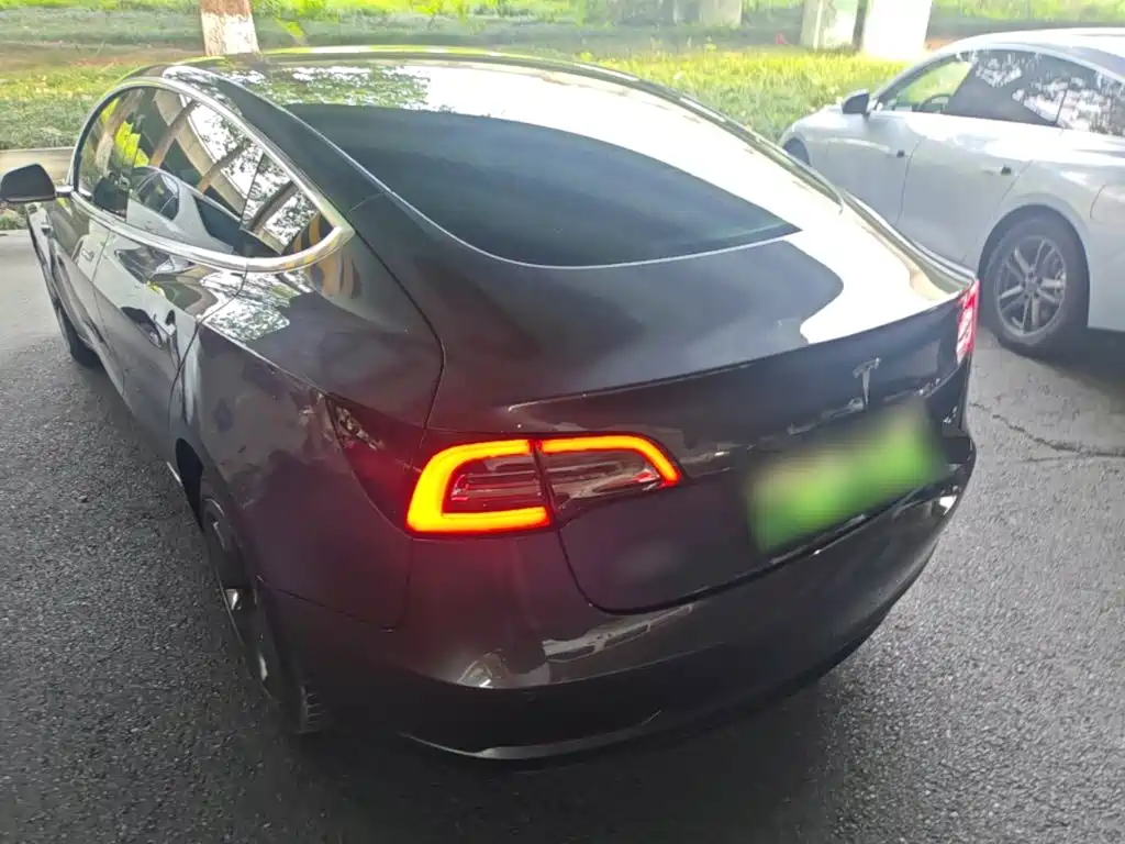 Tesla Model 3 — миниатюра 5