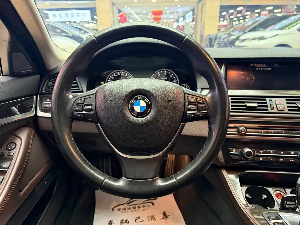 BMW 5 Series — миниатюра 12