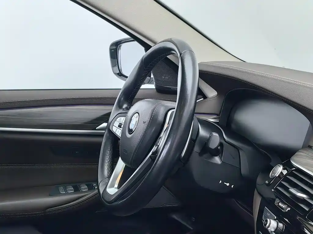 BMW 5 Series — миниатюра 22