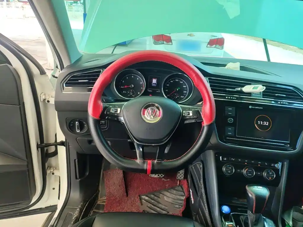 Volkswagen Tiguan L — миниатюра 11