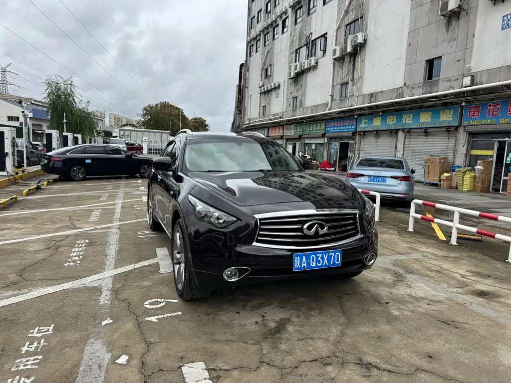 Infiniti QX70 — миниатюра 2