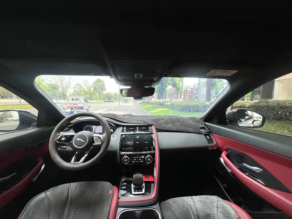 Jaguar E-PACE — миниатюра 7