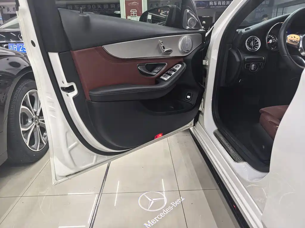 Mercedes-Benz C-Class — миниатюра 4
