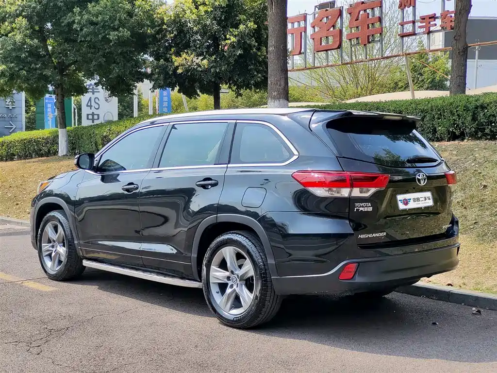 TOYOTA HIGHLANDER
