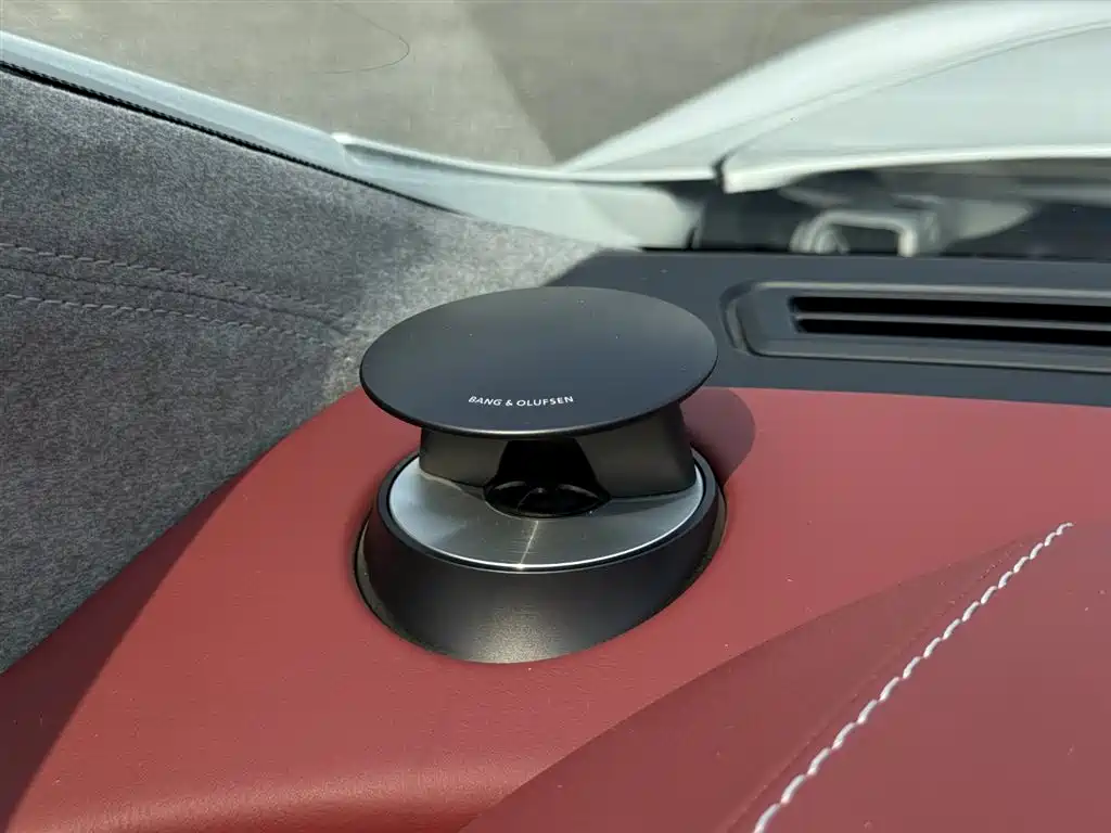 Aston Martin Rapide — миниатюра 24