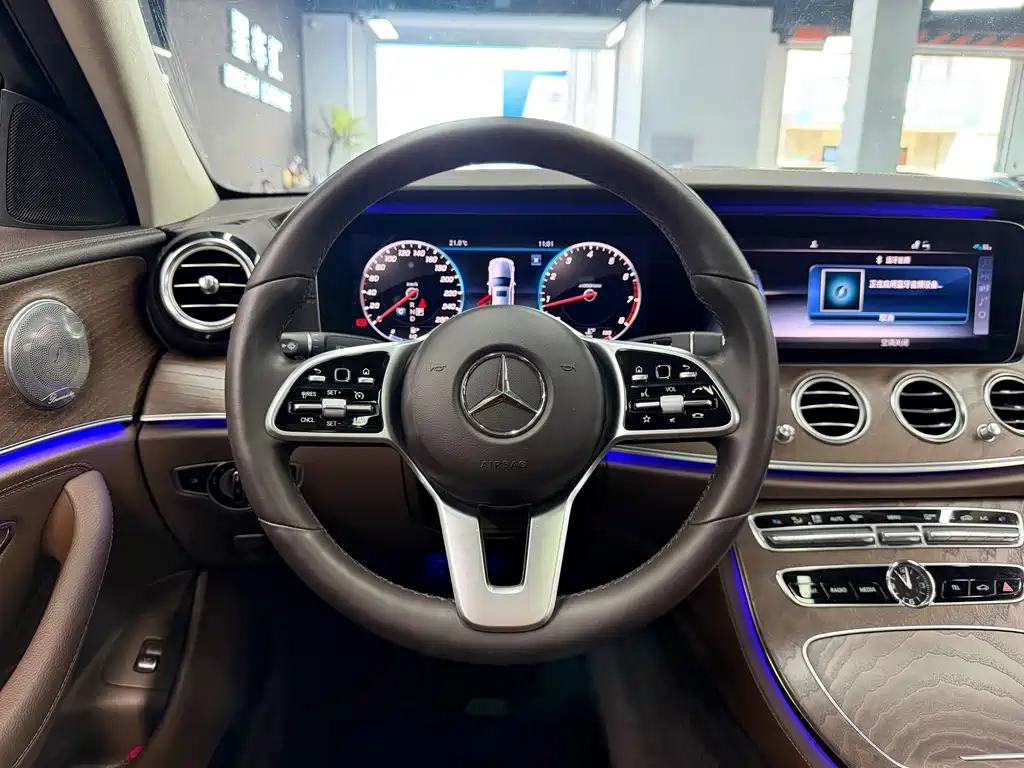 Mercedes-Benz E-Class — миниатюра 8