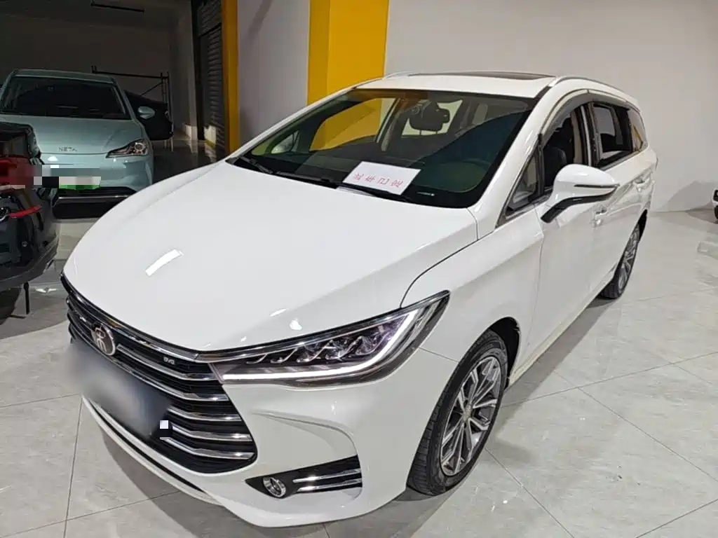 BYD MAX