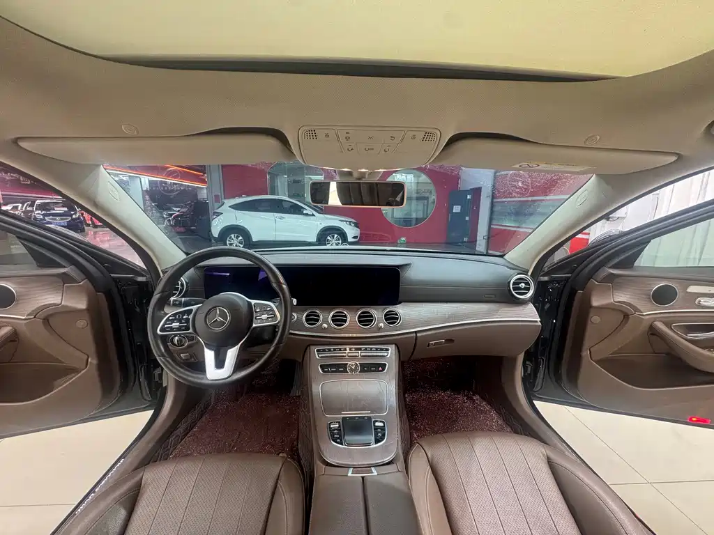 Mercedes-Benz E-Class — миниатюра 7