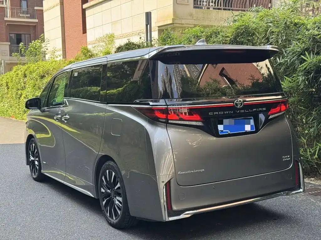 Toyota Vellfire — миниатюра 3