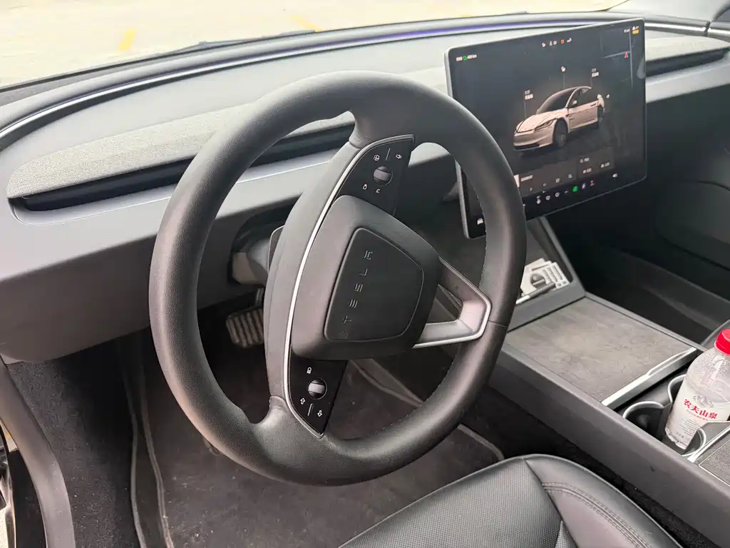 Tesla Model 3 — миниатюра 7