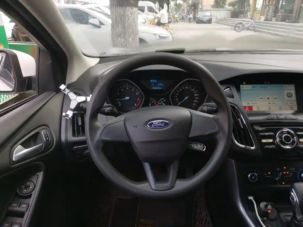 Ford Focus — миниатюра 6
