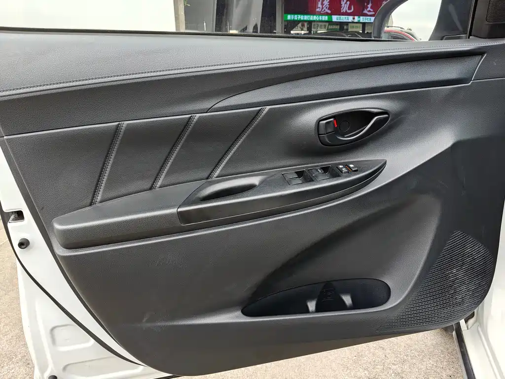 TOYOTA YARIS L ZHIXUAN