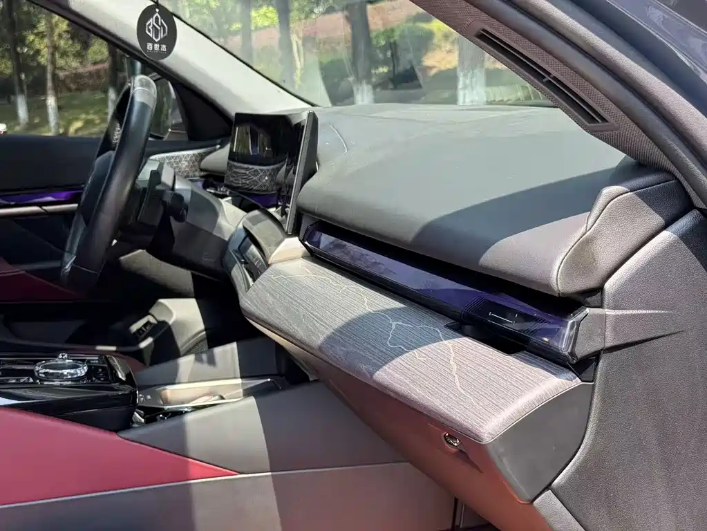 BMW 5 Series — миниатюра 7
