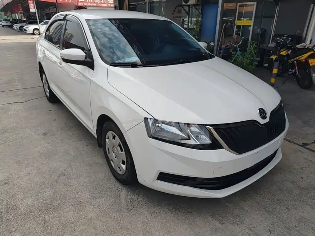 Skoda Rapid — миниатюра 4