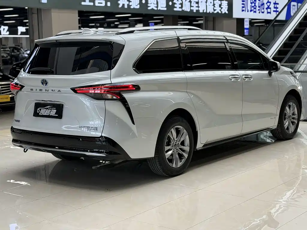 TOYOTA SIENNA