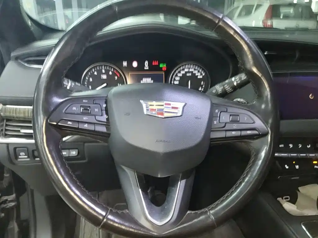 Cadillac XT4 — миниатюра 11