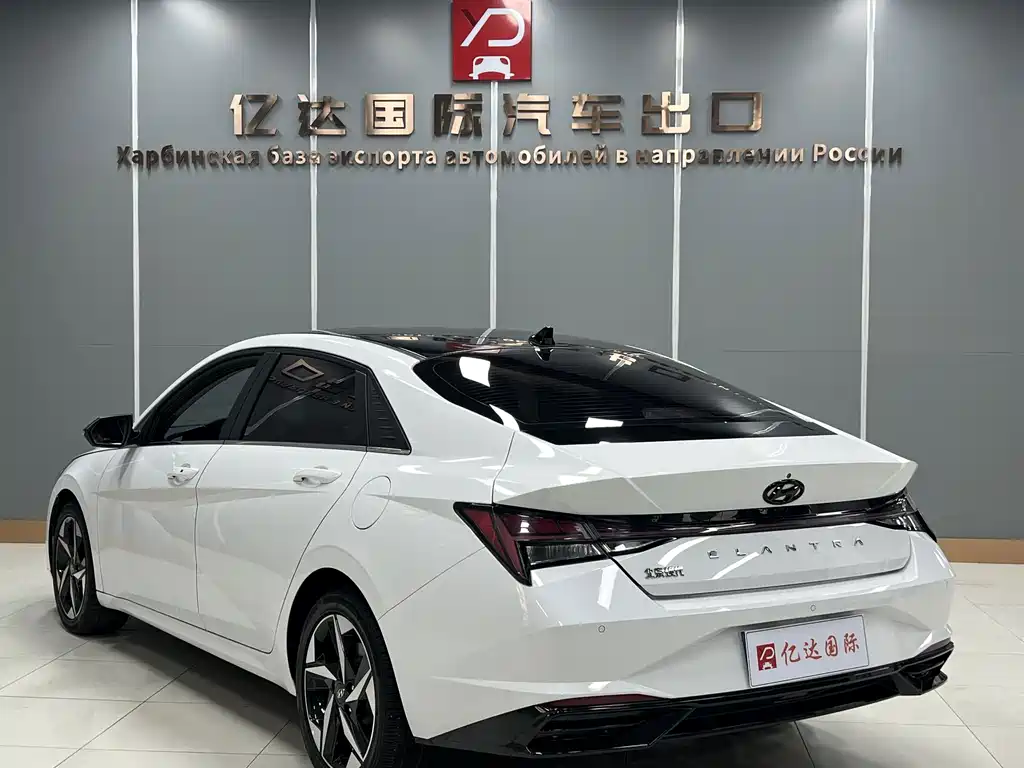 Hyundai Elantra — миниатюра 10