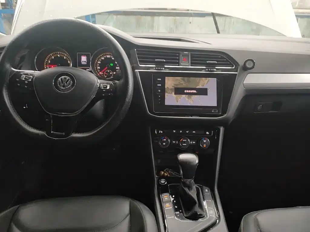 Volkswagen Tiguan L — миниатюра 10