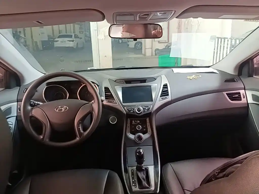 Hyundai Elantra Langdong — миниатюра 10
