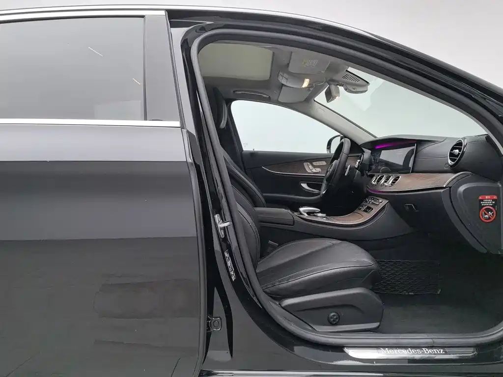 Mercedes-Benz E-Class — миниатюра 23