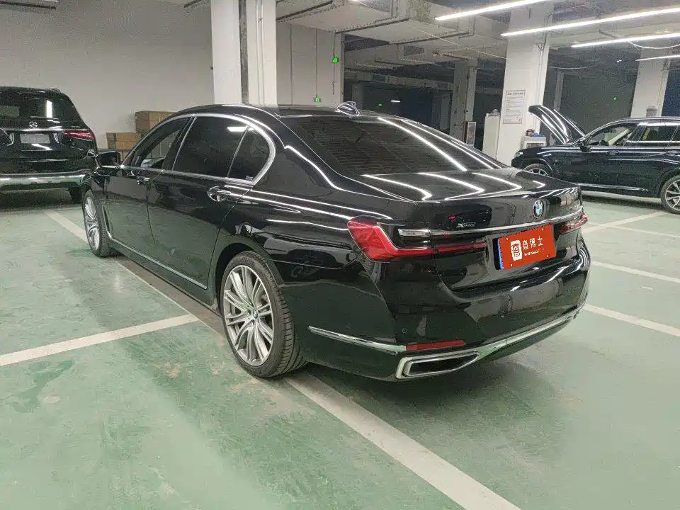 BMW 7 Series — миниатюра 8