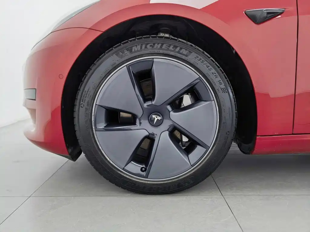 Tesla Model 3 — миниатюра 17