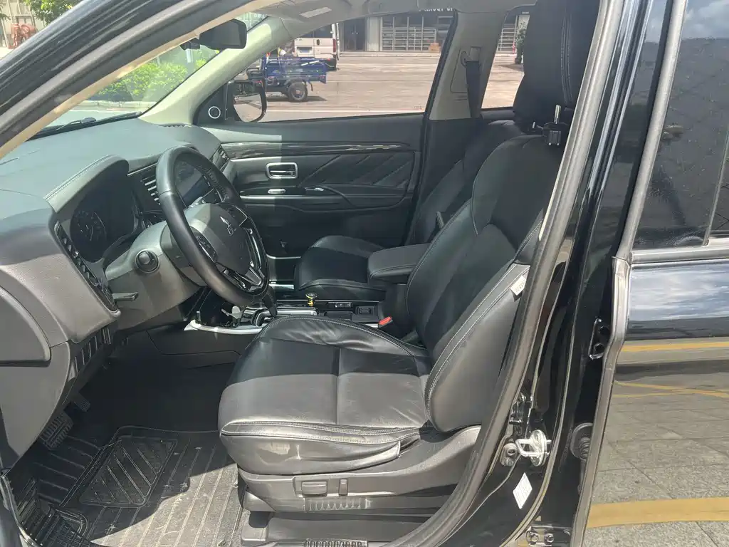 Mitsubishi Outlander 2.0L 2WD Enjoy Edition 7 seats China VI, фото 7