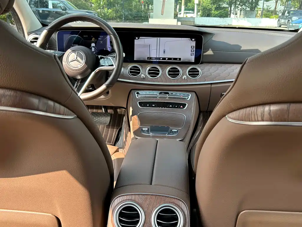 Mercedes-Benz E-Class — миниатюра 13