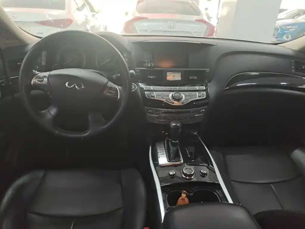 Infiniti Q70 — миниатюра 10