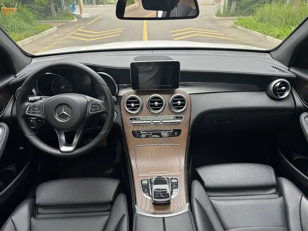 Mercedes-Benz GLC 2017 GLC 300 4MATIC