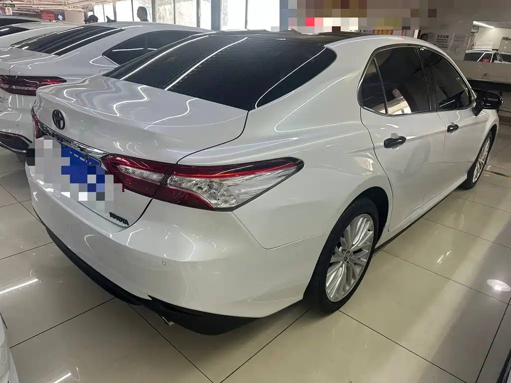 Toyota Camry — миниатюра 12
