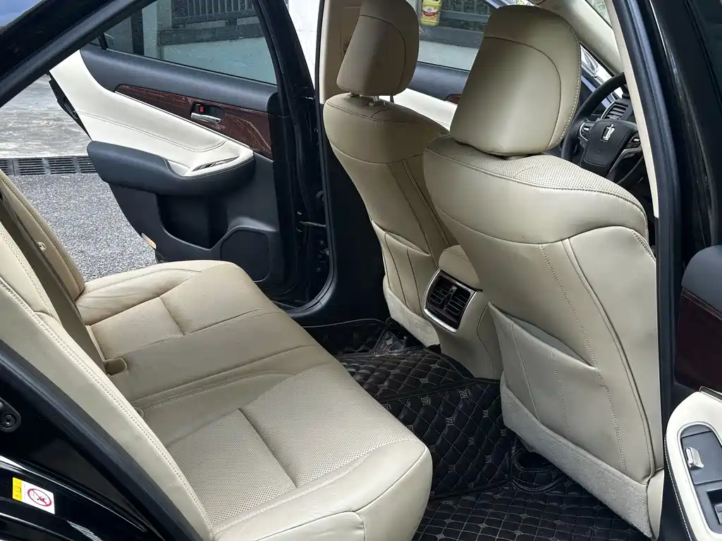 Toyota Crown — миниатюра 10
