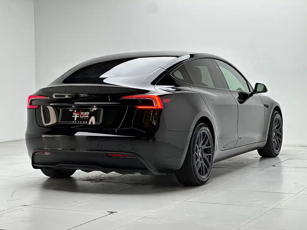 Tesla Model 3 — миниатюра 4