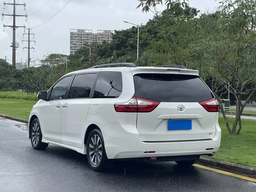 Toyota Sienna 2018 3.5L
