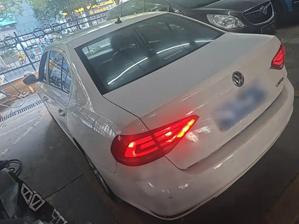 Volkswagen Lavida — миниатюра 5