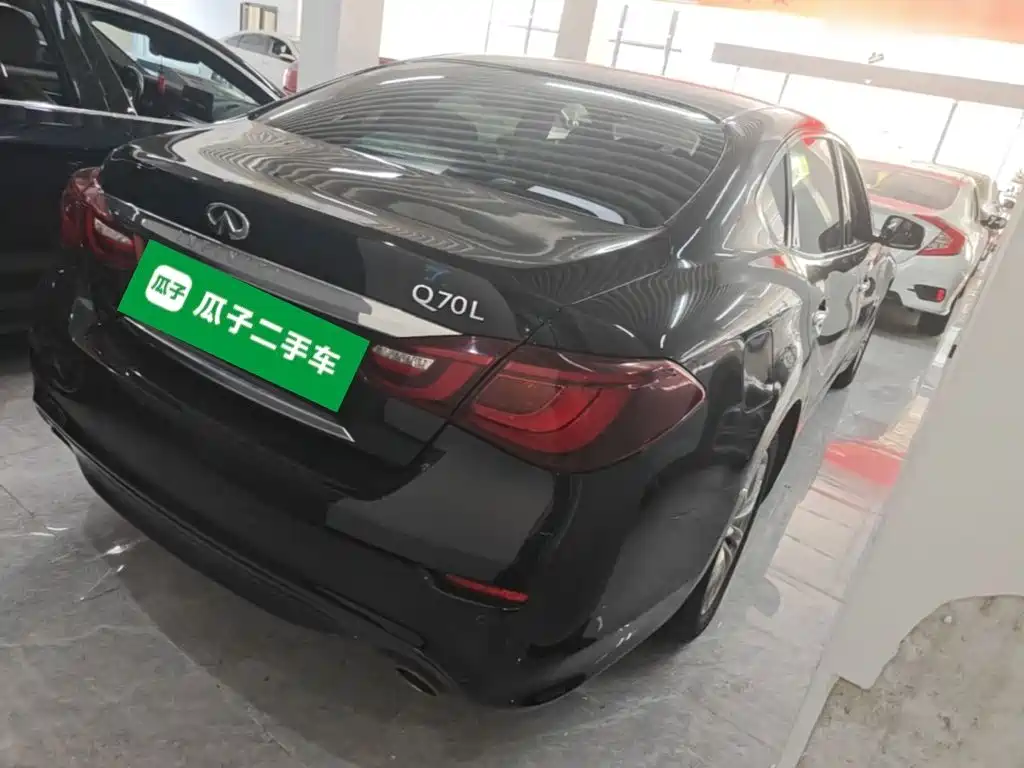 Infiniti Q70 — миниатюра 7
