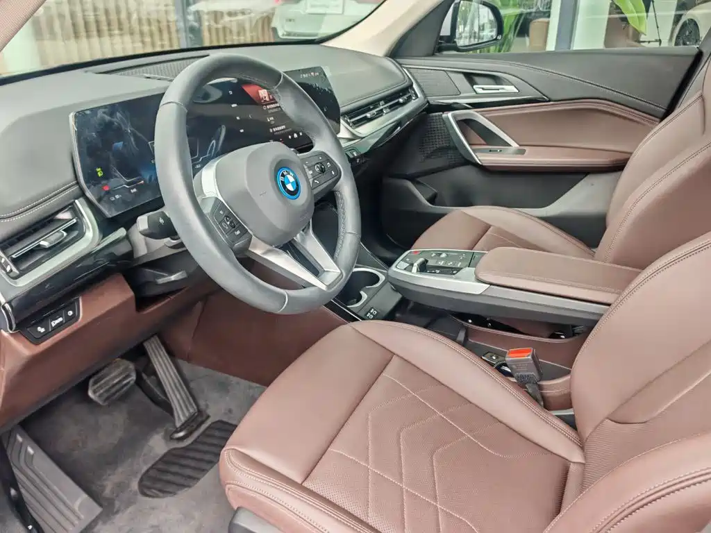 BMW iX1 — миниатюра 9