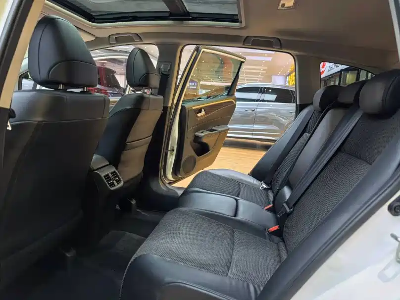 Honda Jade — миниатюра 5
