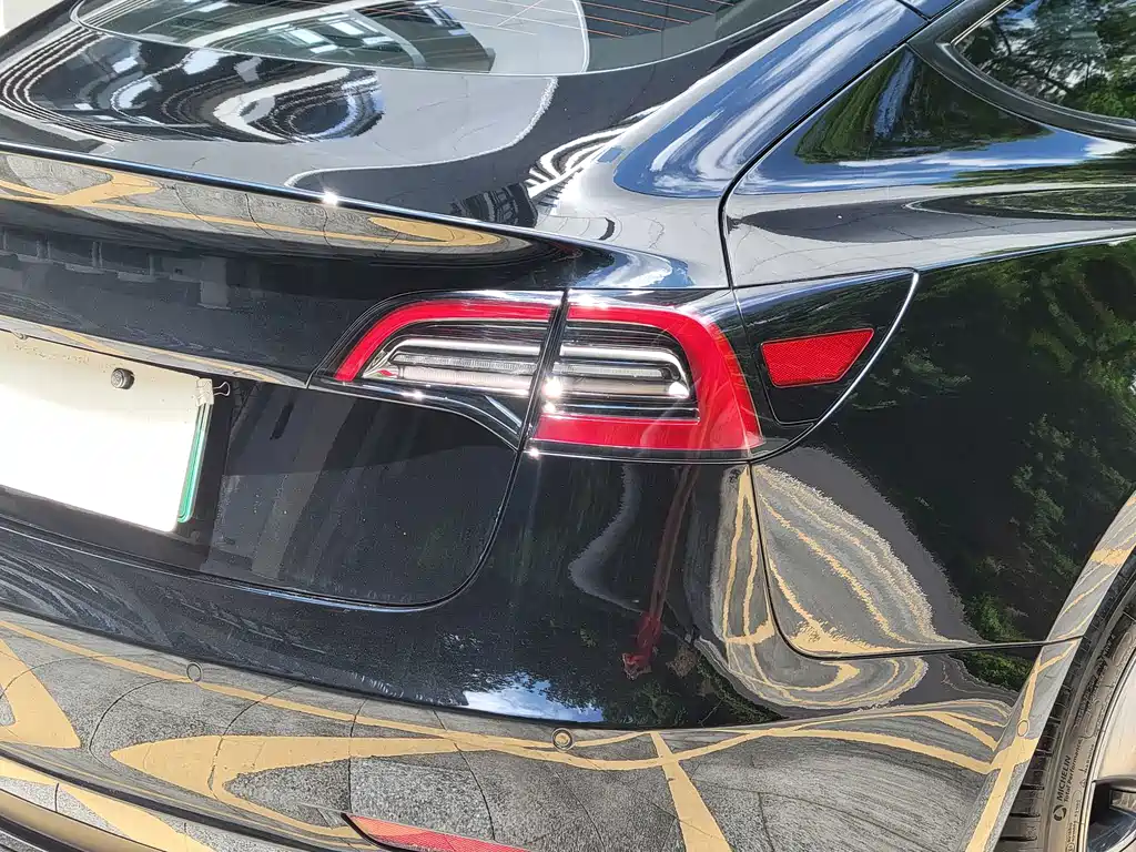 Tesla Model 3 — миниатюра 17