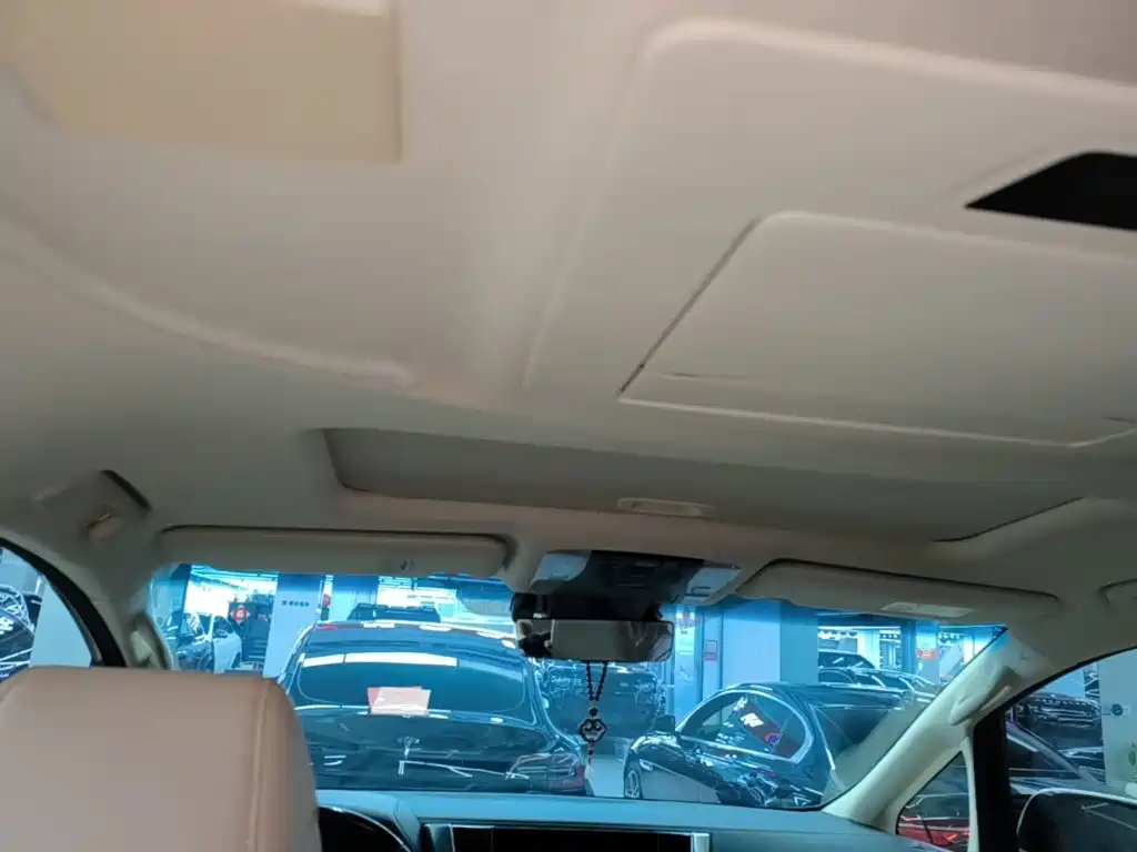 Toyota Alphard — миниатюра 18