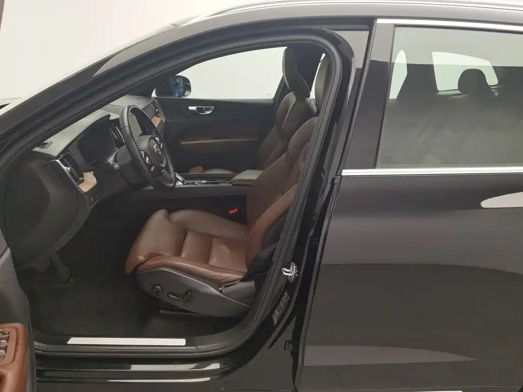 Volvo XC60 — миниатюра 10