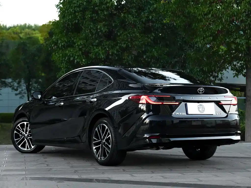 Toyota Camry — миниатюра 10