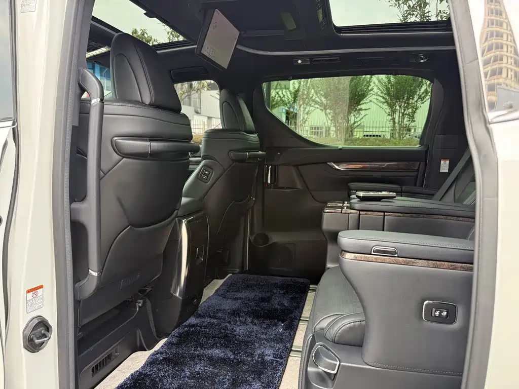Toyota Vellfire — миниатюра 11
