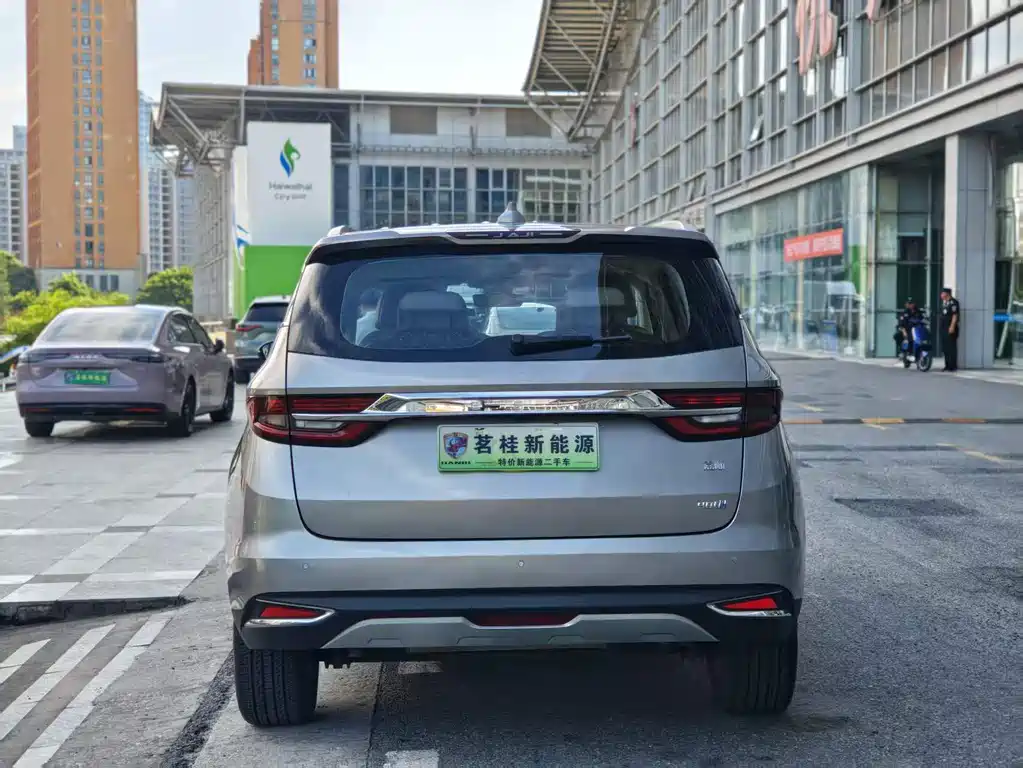 Geely Jia Ji New Energy — миниатюра 6