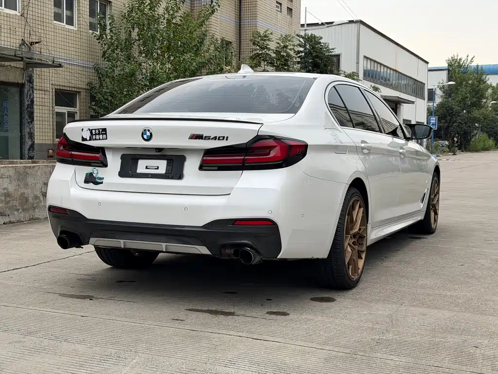 BMW 5 Series — миниатюра 14