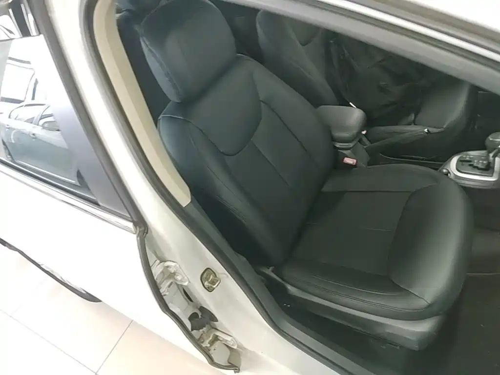 Peugeot 308 — миниатюра 25
