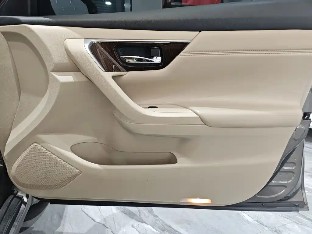 Nissan Altima 2014 2.0L XL Upper