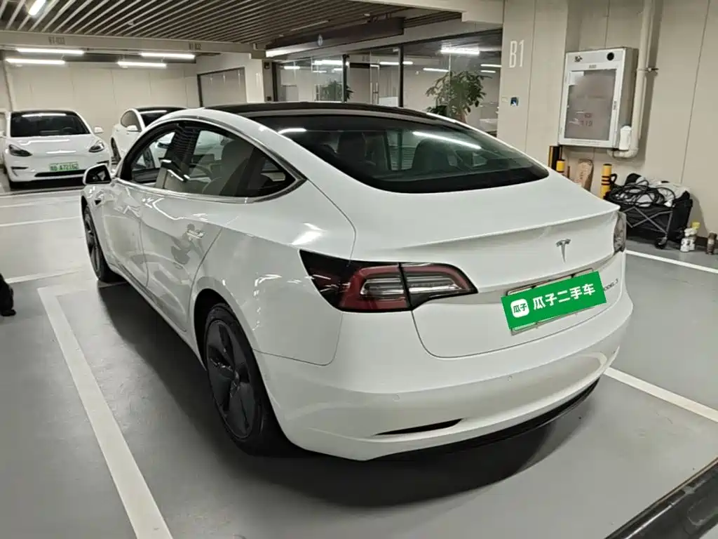 Tesla Model 3 — миниатюра 5