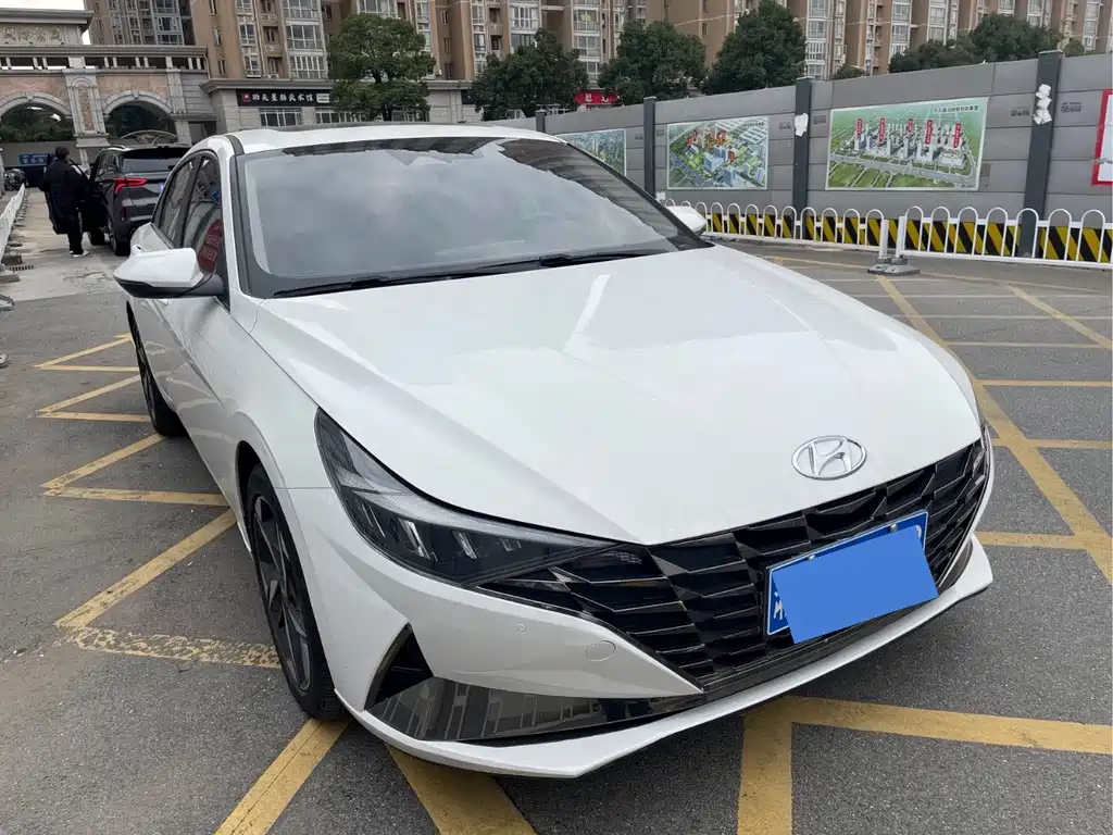 HYUNDAI ELANTRA